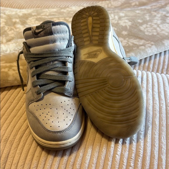 Nike Women's Dunk Low 'Cool Grey' limited release - Picture 3 of 3